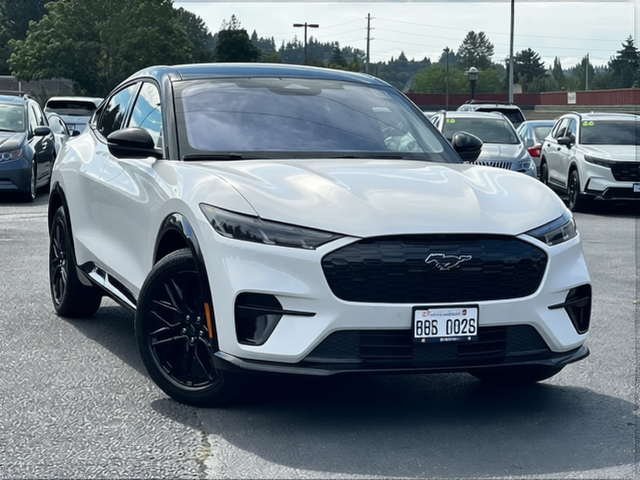 Preview Car 32 rendered in Pearl White gloss paint